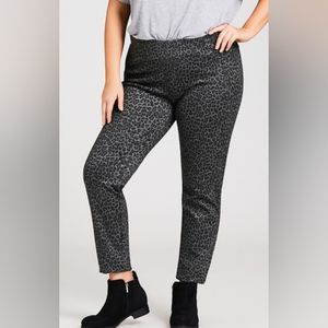 Avenue animal/silver pointe pants.